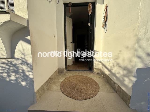 Pareado de 4 habitaciones en Torre del Mar, Vélez-Málaga en venta con garaje - 415.000 € (Ref: 9714023)