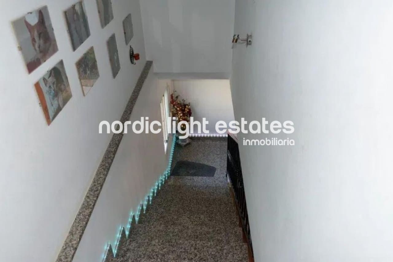 5 soverom Villa til salgs i Almayate med svømmebasseng garasje - € 799 000 (Ref: 9720357)