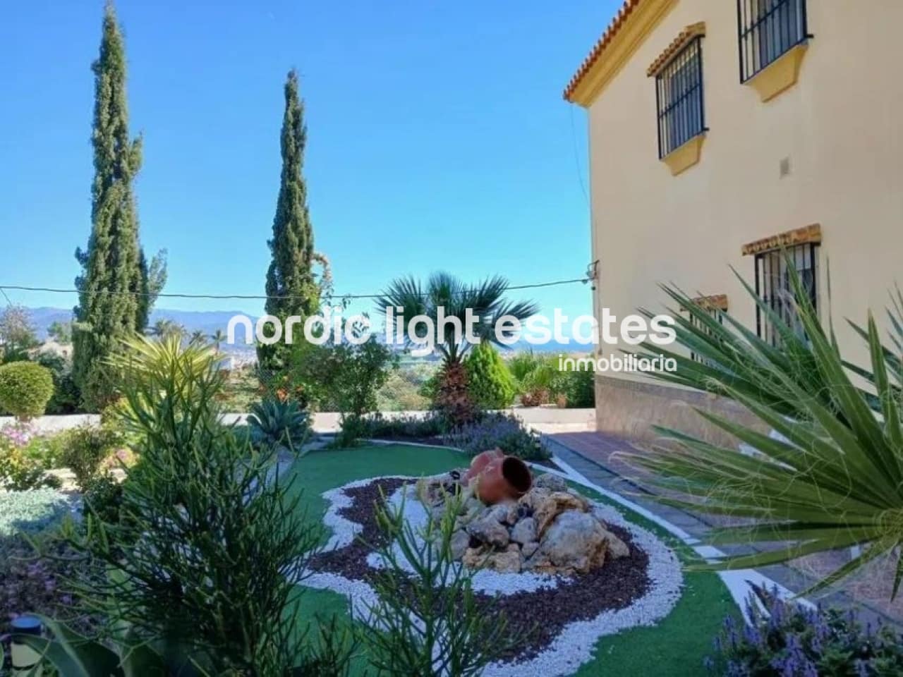 5 soverom Villa til salgs i Almayate med svømmebasseng garasje - € 799 000 (Ref: 9720357)