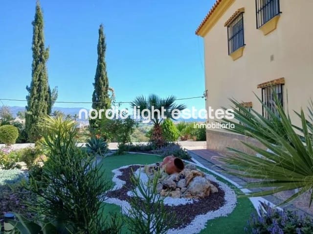 5 soverom Villa til salgs i Almayate, Vélez-Málaga med svømmebasseng garasje - € 799 000 (Ref: 9720357)