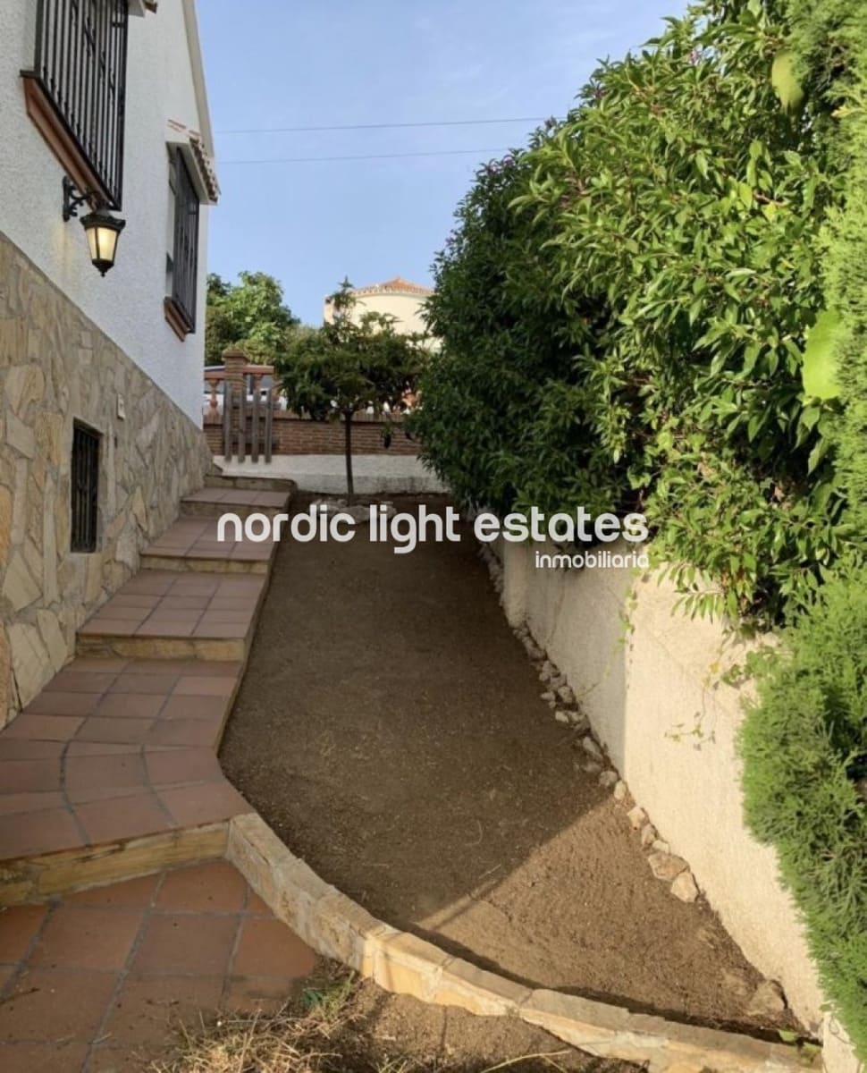 4 bedroom Villa for sale in Caleta de Velez with pool garage - € 650,000 (Ref: 9723573)