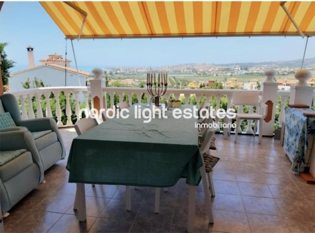 4 soveværelse Villa til salg i Caleta de Vélez, Vélez-Málaga med swimmingpool garage - € 650.000 (Ref: 9723573)