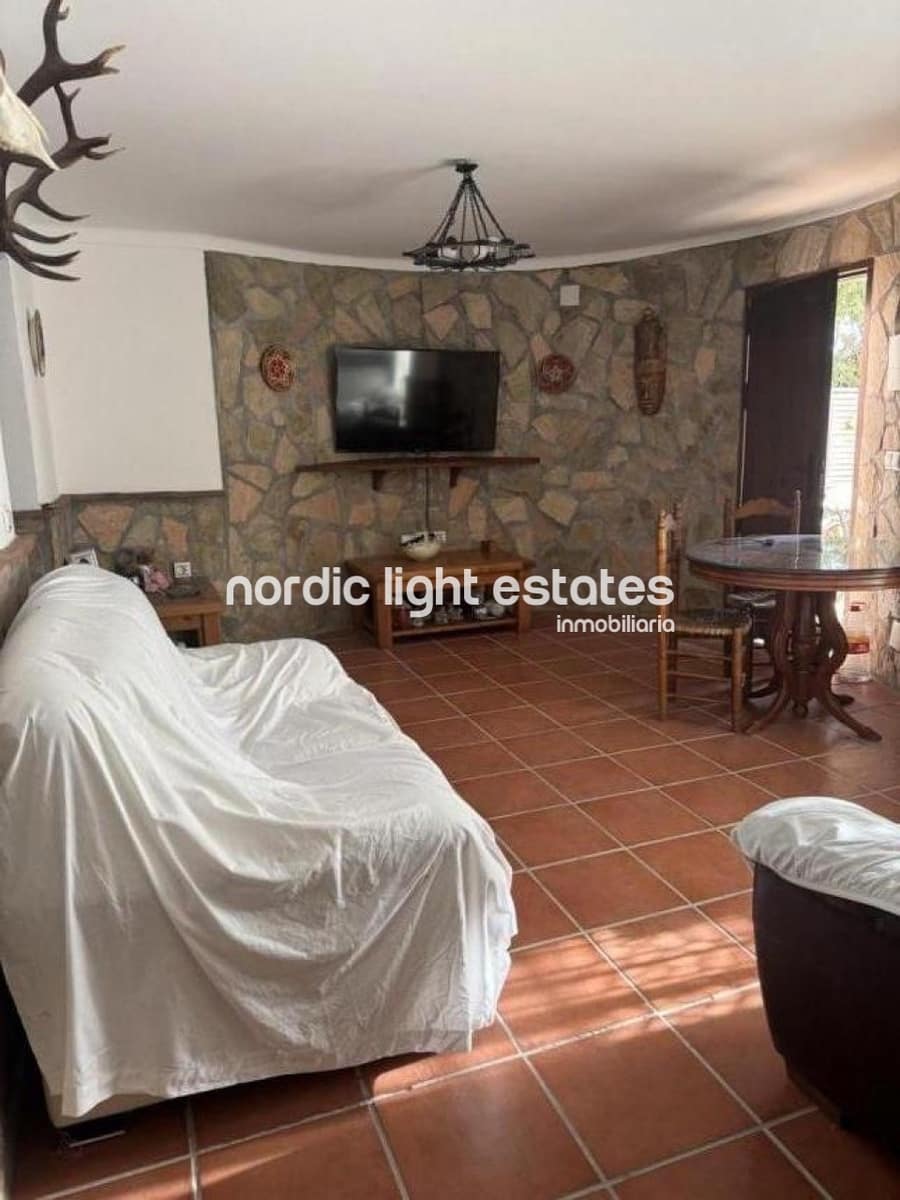 4 bedroom Villa for sale in Caleta de Velez with pool garage - € 650,000 (Ref: 9723573)