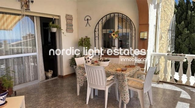 4 soveværelse Villa til salg i Caleta de Vélez, Vélez-Málaga med swimmingpool garage - € 650.000 (Ref: 9723573)