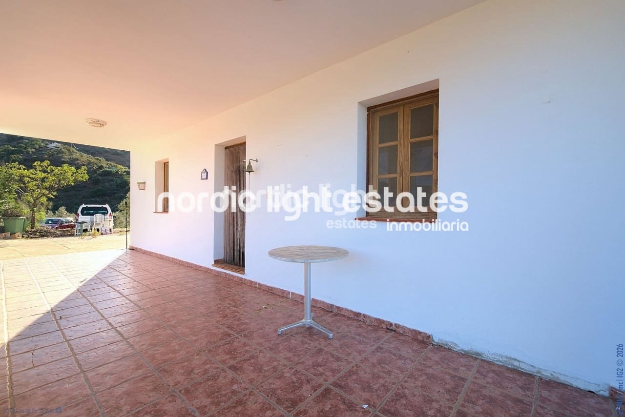 3 soveværelse Finca/Landehus til salg i Comares med swimmingpool garage - € 300.000 (Ref: 9730747)