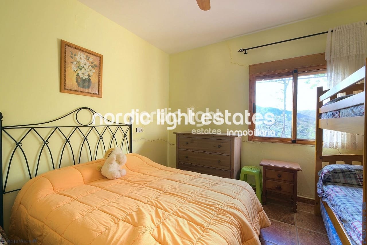 3 soveværelse Finca/Landehus til salg i Comares med swimmingpool garage - € 300.000 (Ref: 9730747)