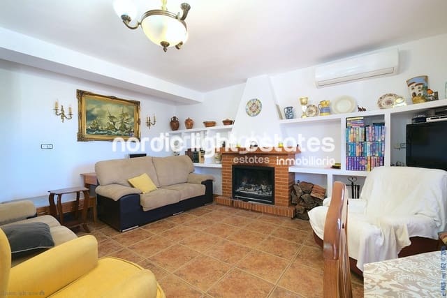 3 soverom Finca/Herregård til salgs i Comares med svømmebasseng garasje - € 300 000 (Ref: 9730747)