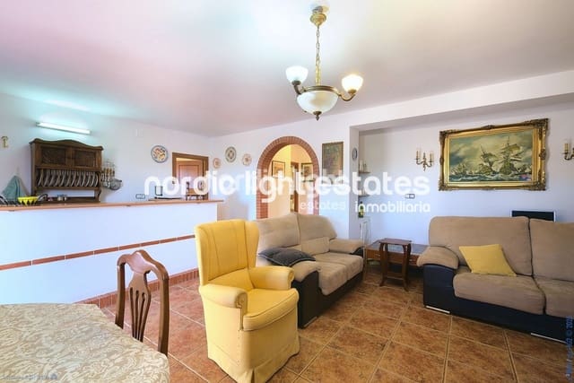 3 soverom Finca/Herregård til salgs i Comares med svømmebasseng garasje - € 300 000 (Ref: 9730747)