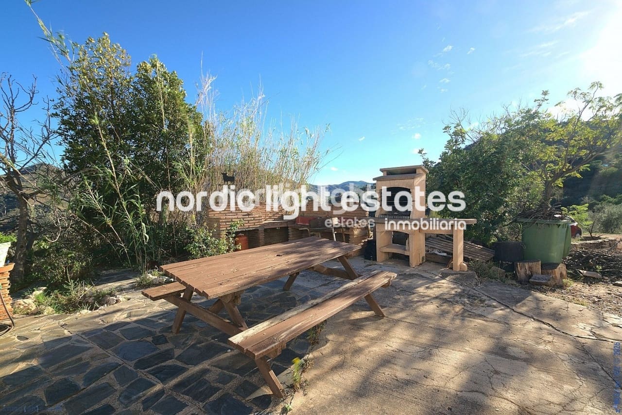 3 soveværelse Finca/Landehus til salg i Comares med swimmingpool garage - € 300.000 (Ref: 9730747)