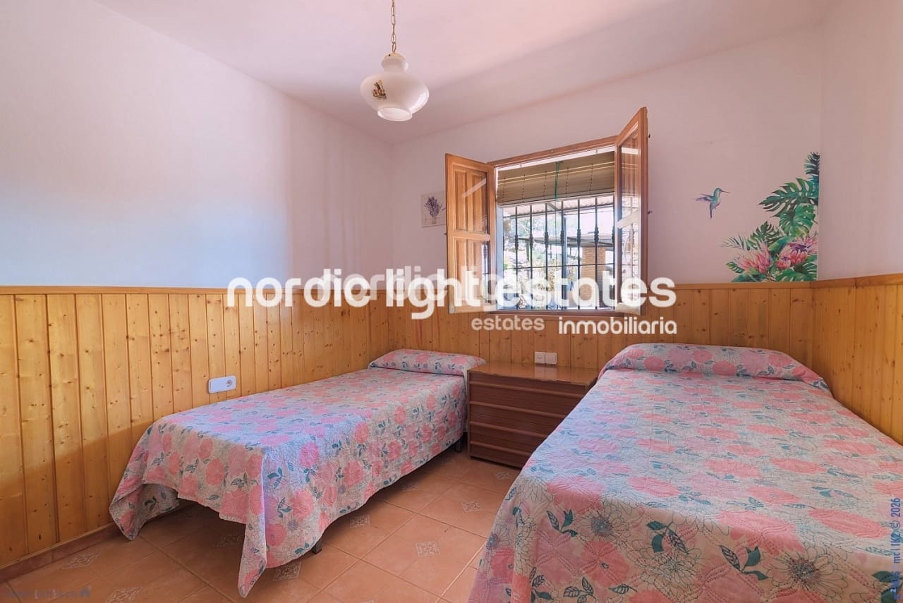 3 Zimmer Finca/Landgut zu verkaufen in Sayalonga mit Pool Garage - 390.000 € (Ref: 9730865)