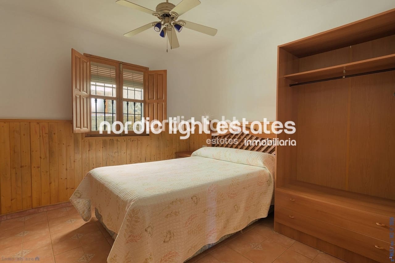 3 Zimmer Finca/Landgut zu verkaufen in Sayalonga mit Pool Garage - 390.000 € (Ref: 9730865)