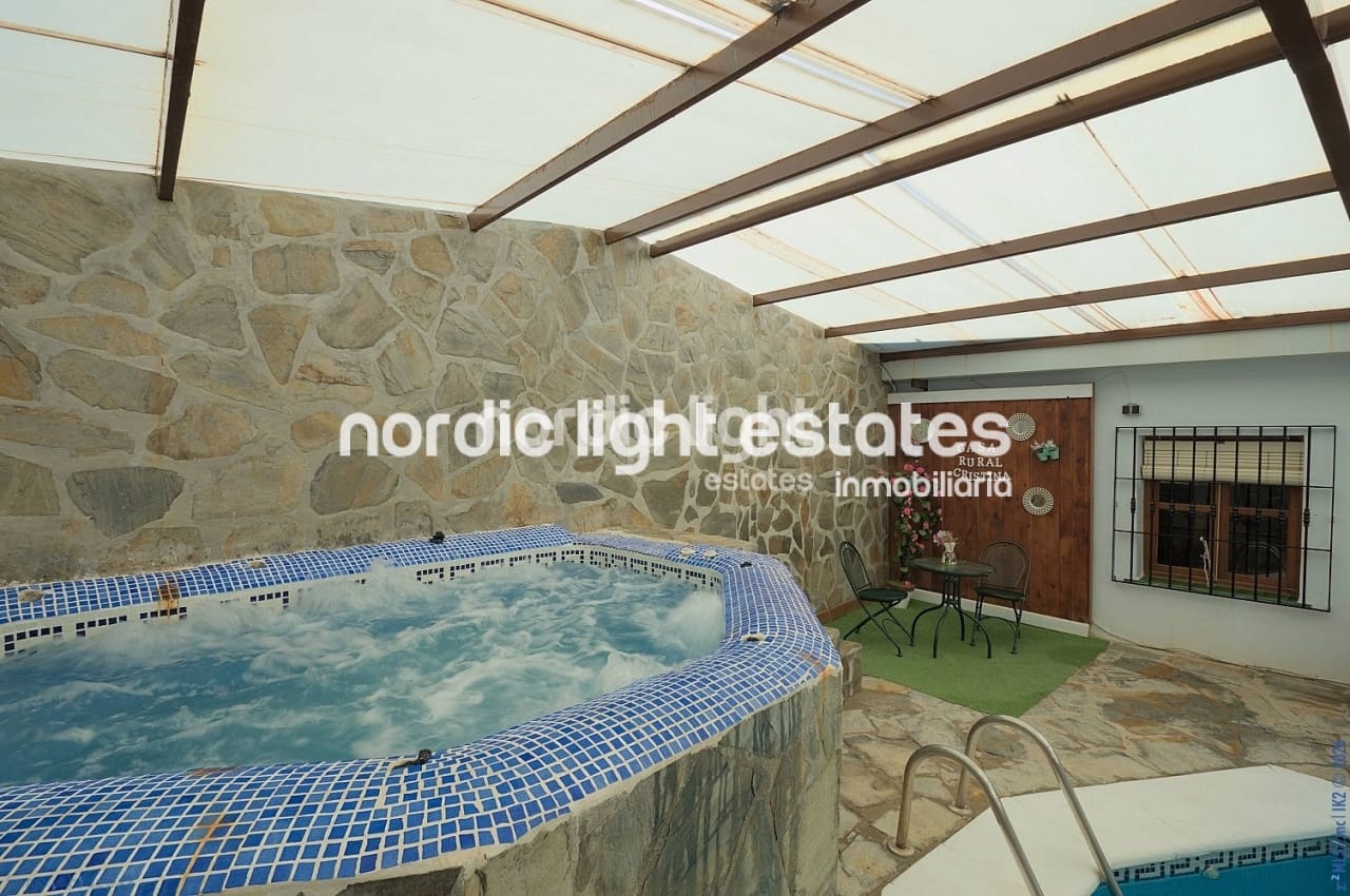 3 Zimmer Finca/Landgut zu verkaufen in Sayalonga mit Pool Garage - 390.000 € (Ref: 9730865)