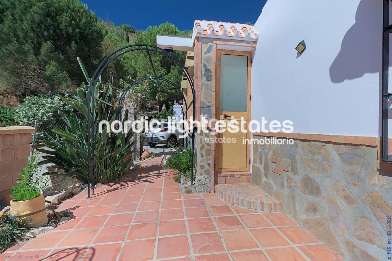 3 Zimmer Finca/Landgut zu verkaufen in Sayalonga mit Pool Garage - 390.000 € (Ref: 9730865)