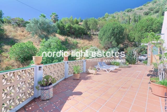 3 soverom Finca/Herregård til salgs i Sayalonga med svømmebasseng garasje - € 390 000 (Ref: 9730865)