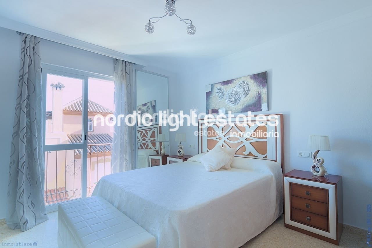 3 soveværelse Semi-Rækkehus til salg i Torre del Mar med swimmingpool garage - € 430.000 (Ref: 9733440)