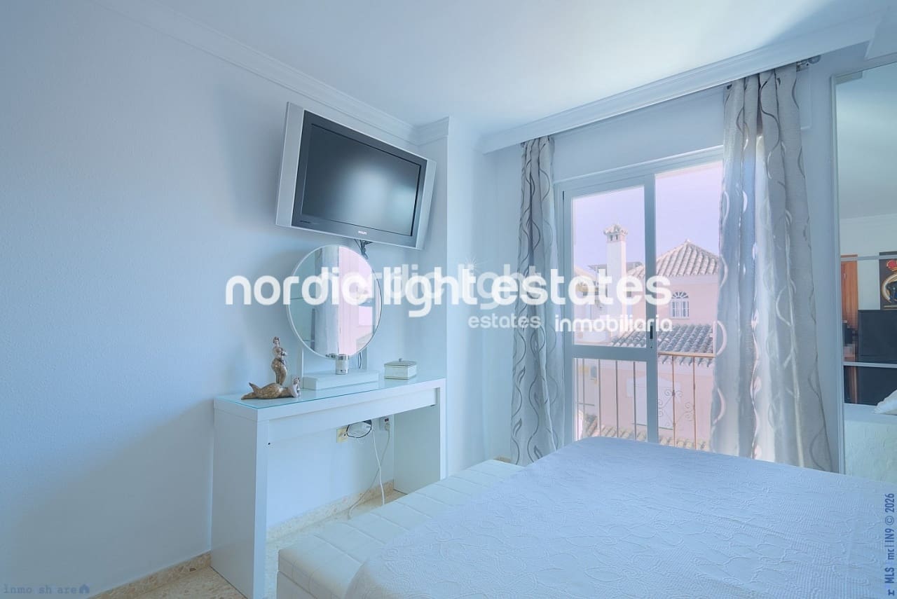 3 soveværelse Semi-Rækkehus til salg i Torre del Mar med swimmingpool garage - € 430.000 (Ref: 9733440)