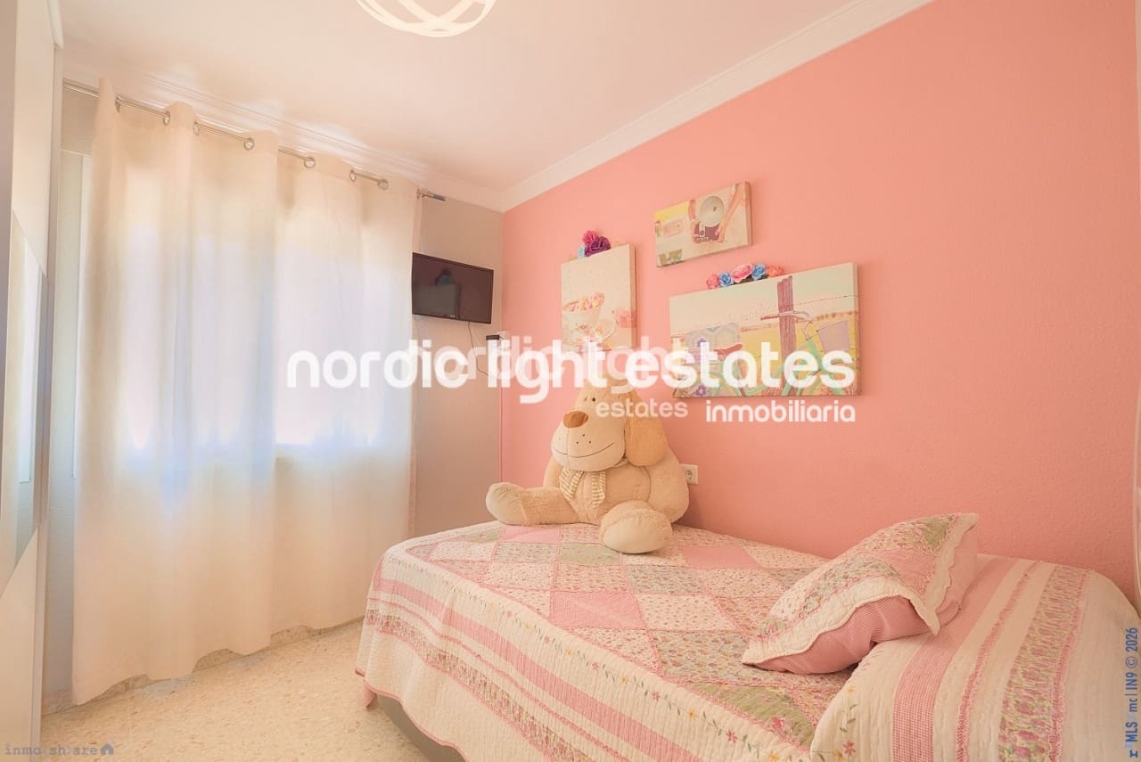 3 soveværelse Semi-Rækkehus til salg i Torre del Mar med swimmingpool garage - € 430.000 (Ref: 9733440)