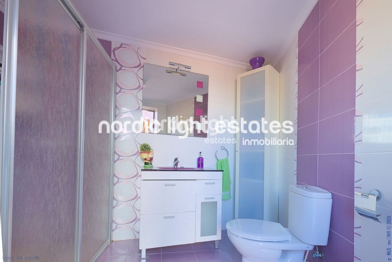 3 soveværelse Semi-Rækkehus til salg i Torre del Mar med swimmingpool garage - € 430.000 (Ref: 9733440)