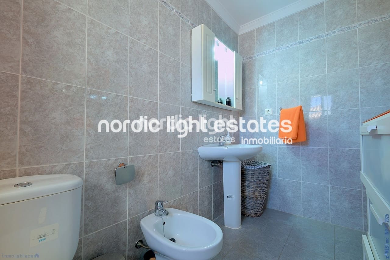 3 soveværelse Semi-Rækkehus til salg i Torre del Mar med swimmingpool garage - € 430.000 (Ref: 9733440)