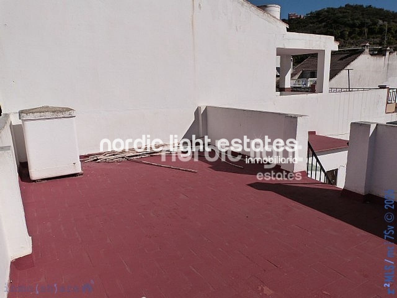 Casa de 4 habitaciones en Algarrobo en venta con garaje - 250.000 € (Ref: 9733656)