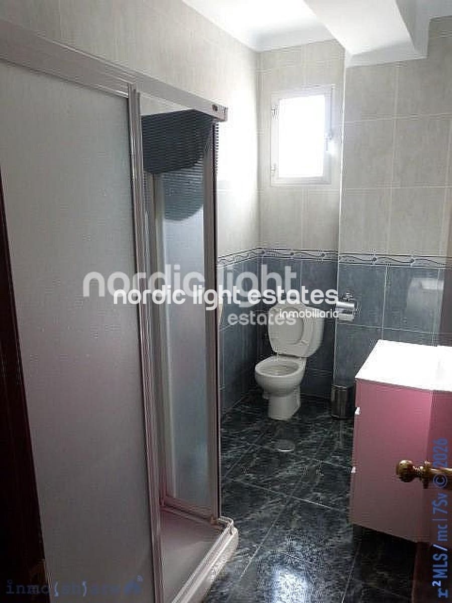 Casa de 4 habitaciones en Algarrobo en venta con garaje - 250.000 € (Ref: 9733656)