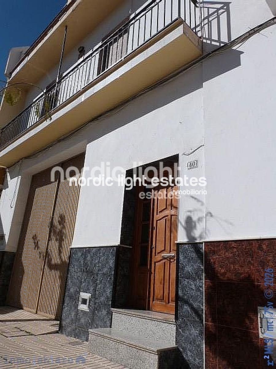 Casa de 4 habitaciones en Algarrobo en venta con garaje - 250.000 € (Ref: 9733656)