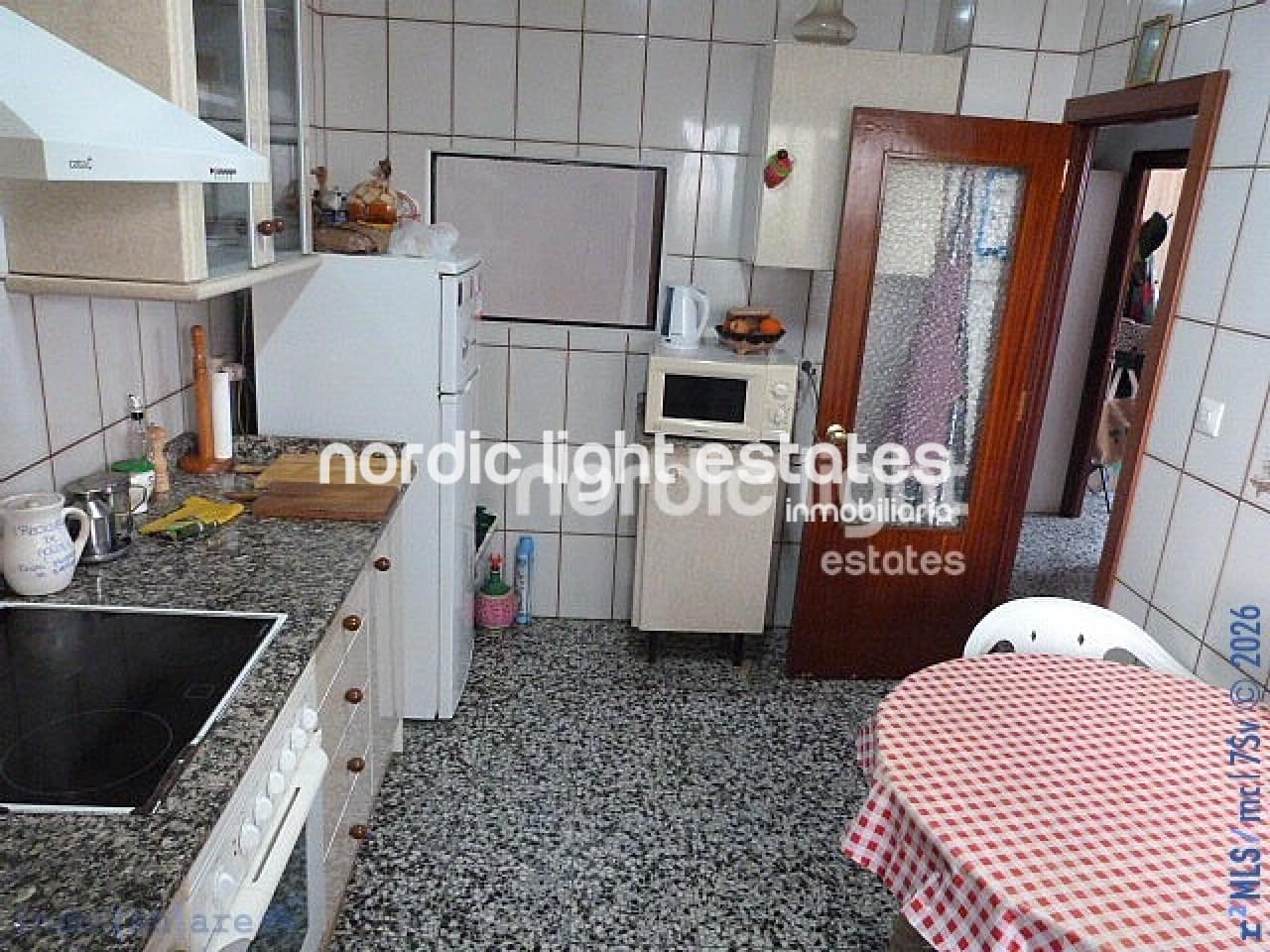 Casa de 4 habitaciones en Algarrobo en venta con garaje - 250.000 € (Ref: 9733656)