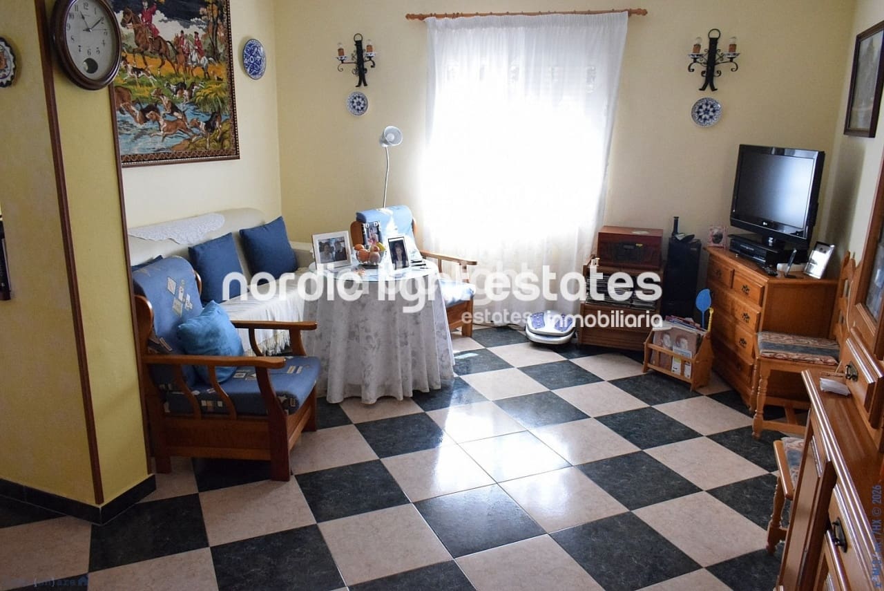 Finca/Casa Rural de 5 habitaciones en Viñuela en venta con piscina garaje - 380.000 € (Ref: 9733657)