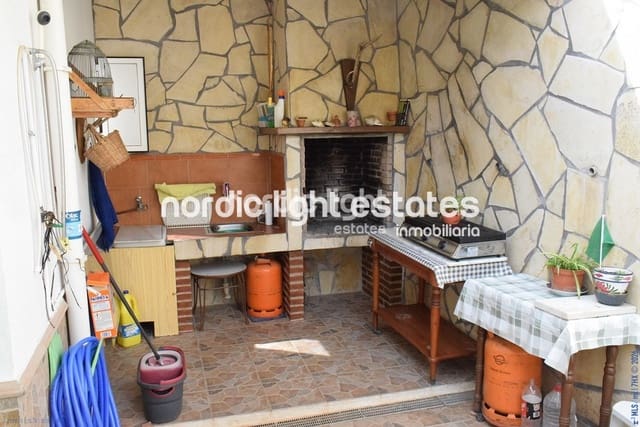 Finca/Casa Rural de 5 habitaciones en Viñuela en venta con piscina garaje - 380.000 € (Ref: 9733657)