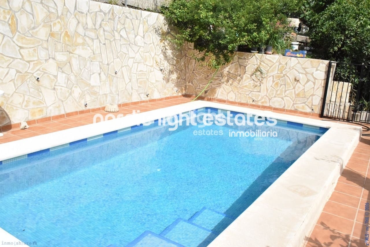 Finca/Casa Rural de 5 habitaciones en Viñuela en venta con piscina garaje - 380.000 € (Ref: 9733657)