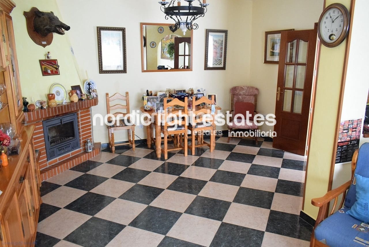 Finca/Casa Rural de 5 habitaciones en Viñuela en venta con piscina garaje - 380.000 € (Ref: 9733657)