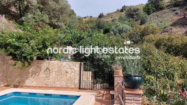 Finca/Casa Rural de 5 habitaciones en Viñuela en venta con piscina garaje - 380.000 € (Ref: 9733657)