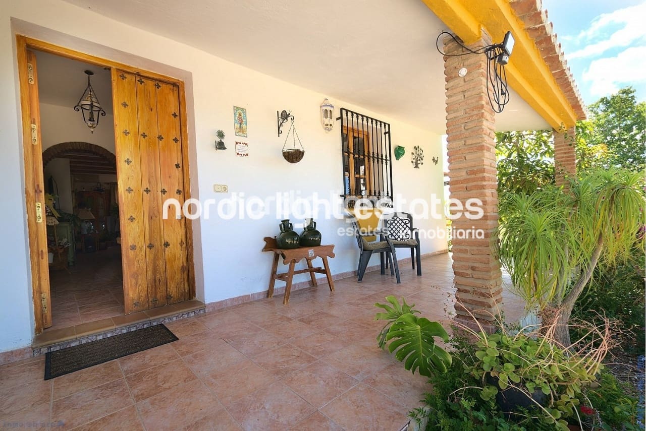 4 bedroom Finca/Country House for sale in Periana with pool garage - € 595,000 (Ref: 9733658)