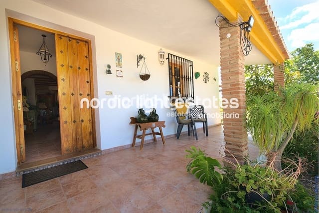 4 bedroom Finca/Country House for sale in Periana with pool garage - € 595,000 (Ref: 9733658)