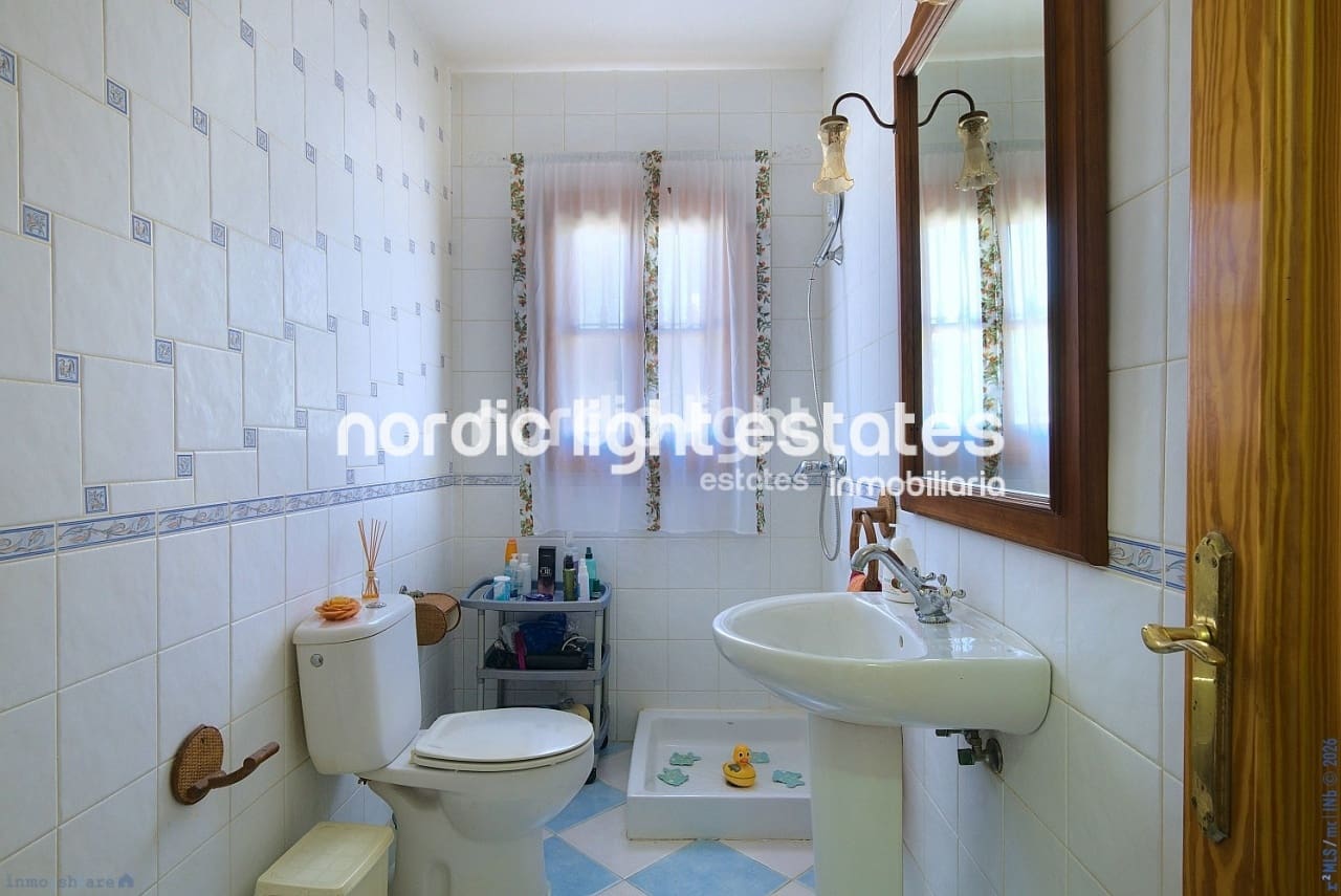 4 bedroom Finca/Country House for sale in Periana with pool garage - € 595,000 (Ref: 9733658)