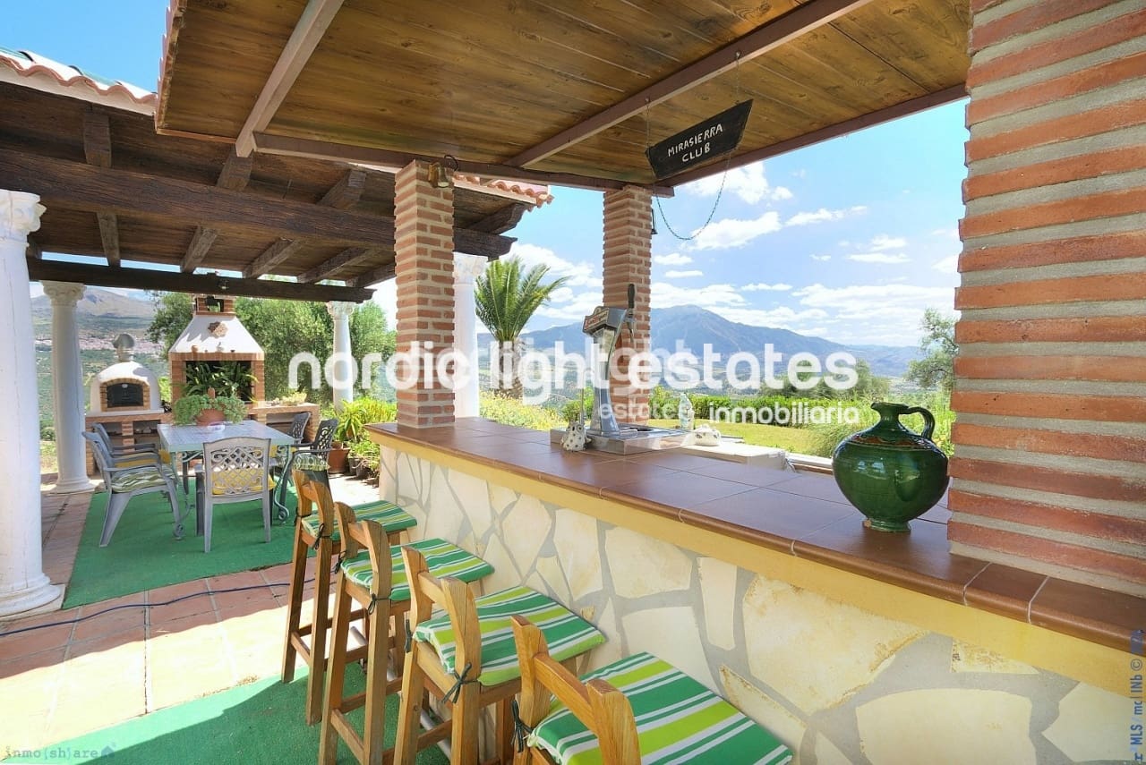 4 bedroom Finca/Country House for sale in Periana with pool garage - € 595,000 (Ref: 9733658)