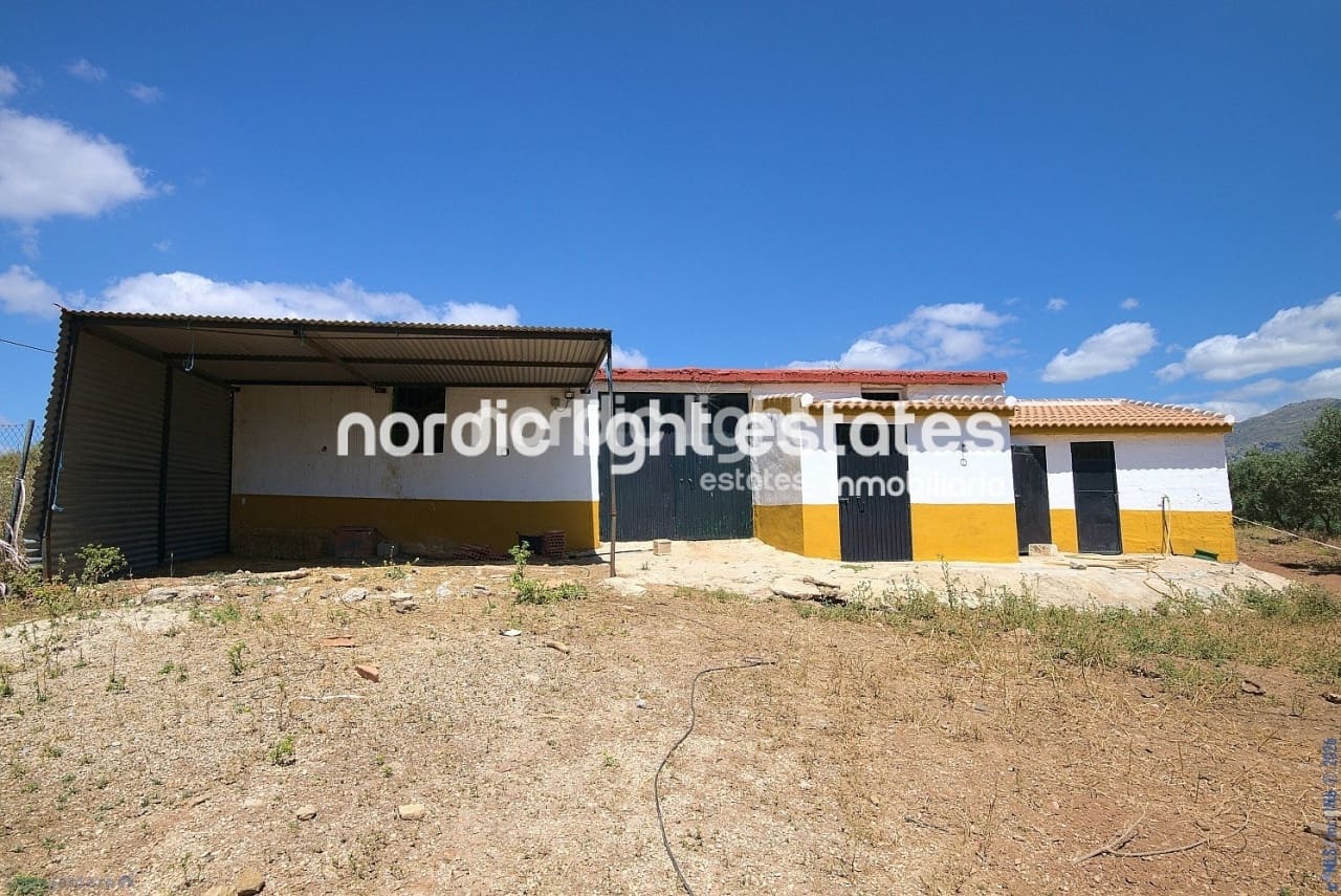 4 bedroom Finca/Country House for sale in Periana with pool garage - € 595,000 (Ref: 9733658)