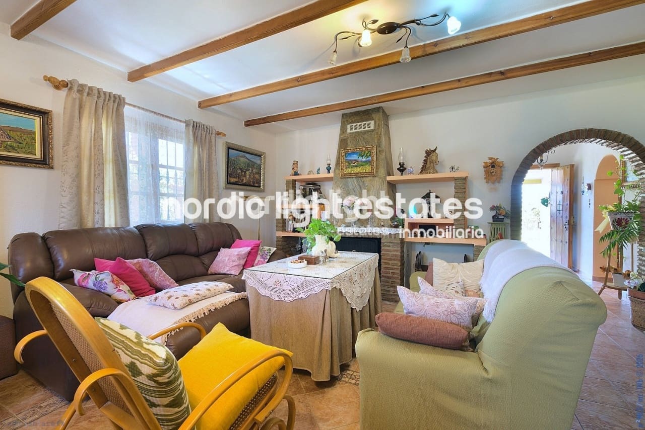 4 bedroom Finca/Country House for sale in Periana with pool garage - € 595,000 (Ref: 9733658)