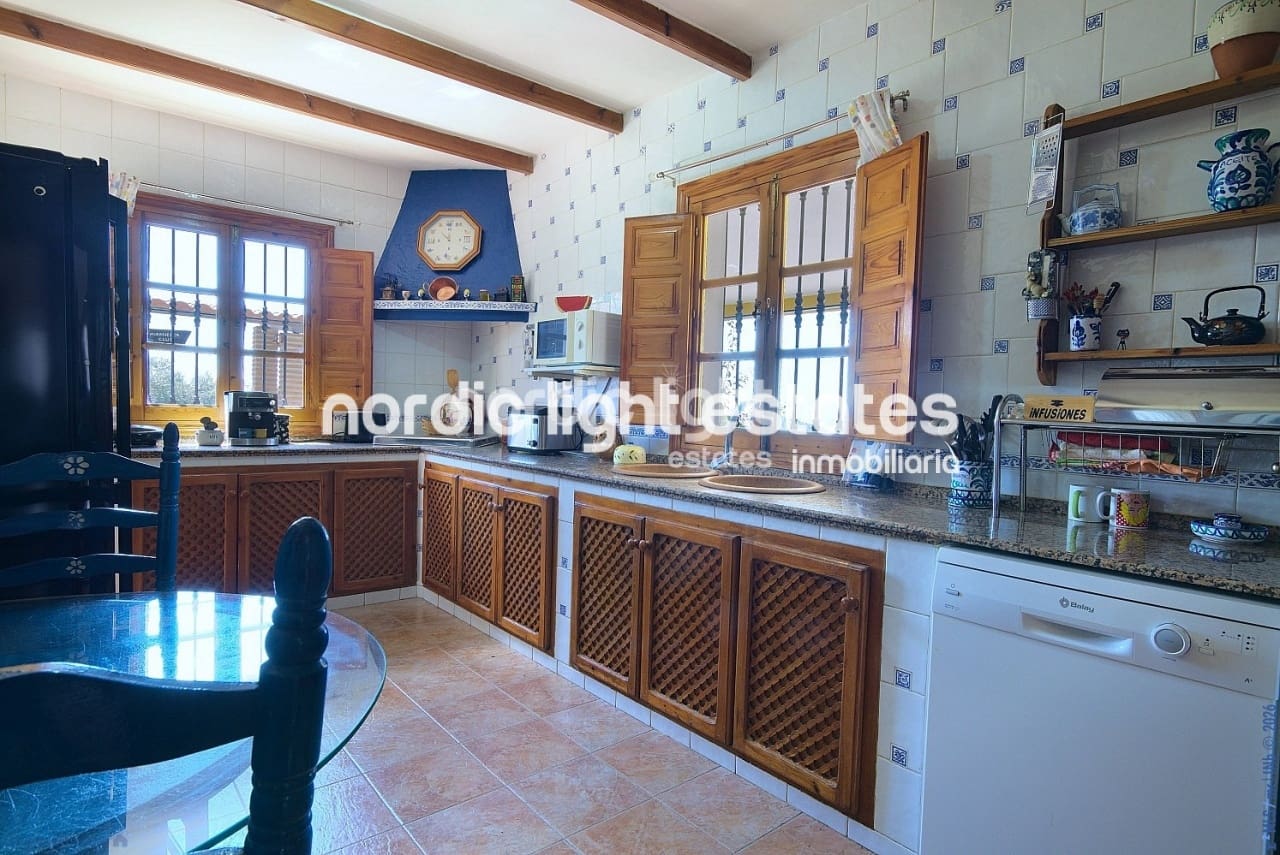 4 bedroom Finca/Country House for sale in Periana with pool garage - € 595,000 (Ref: 9733658)