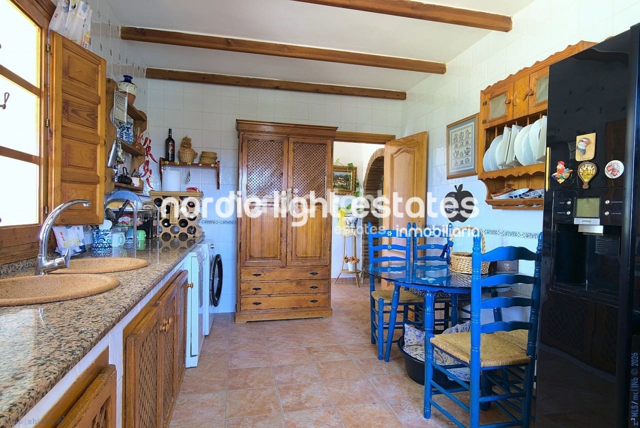 4 bedroom Finca/Country House for sale in Periana with pool garage - € 595,000 (Ref: 9733658)
