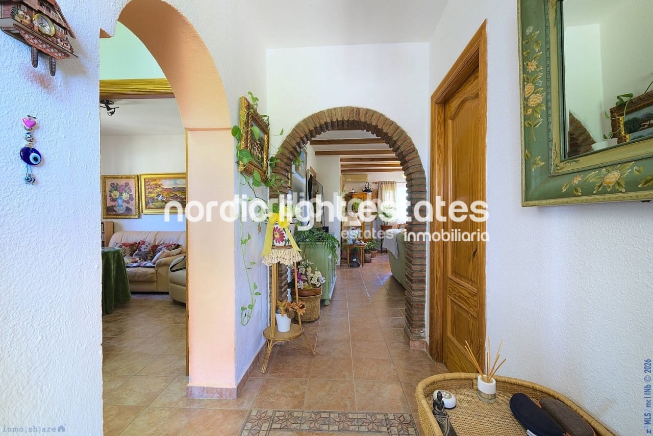 4 bedroom Finca/Country House for sale in Periana with pool garage - € 595,000 (Ref: 9733658)
