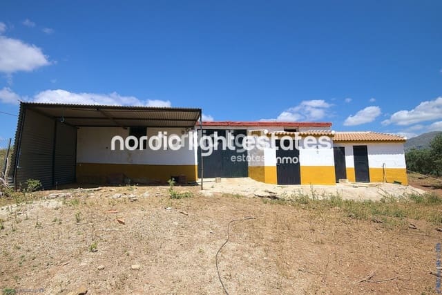 4 bedroom Finca/Country House for sale in Periana with pool garage - € 595,000 (Ref: 9733658)