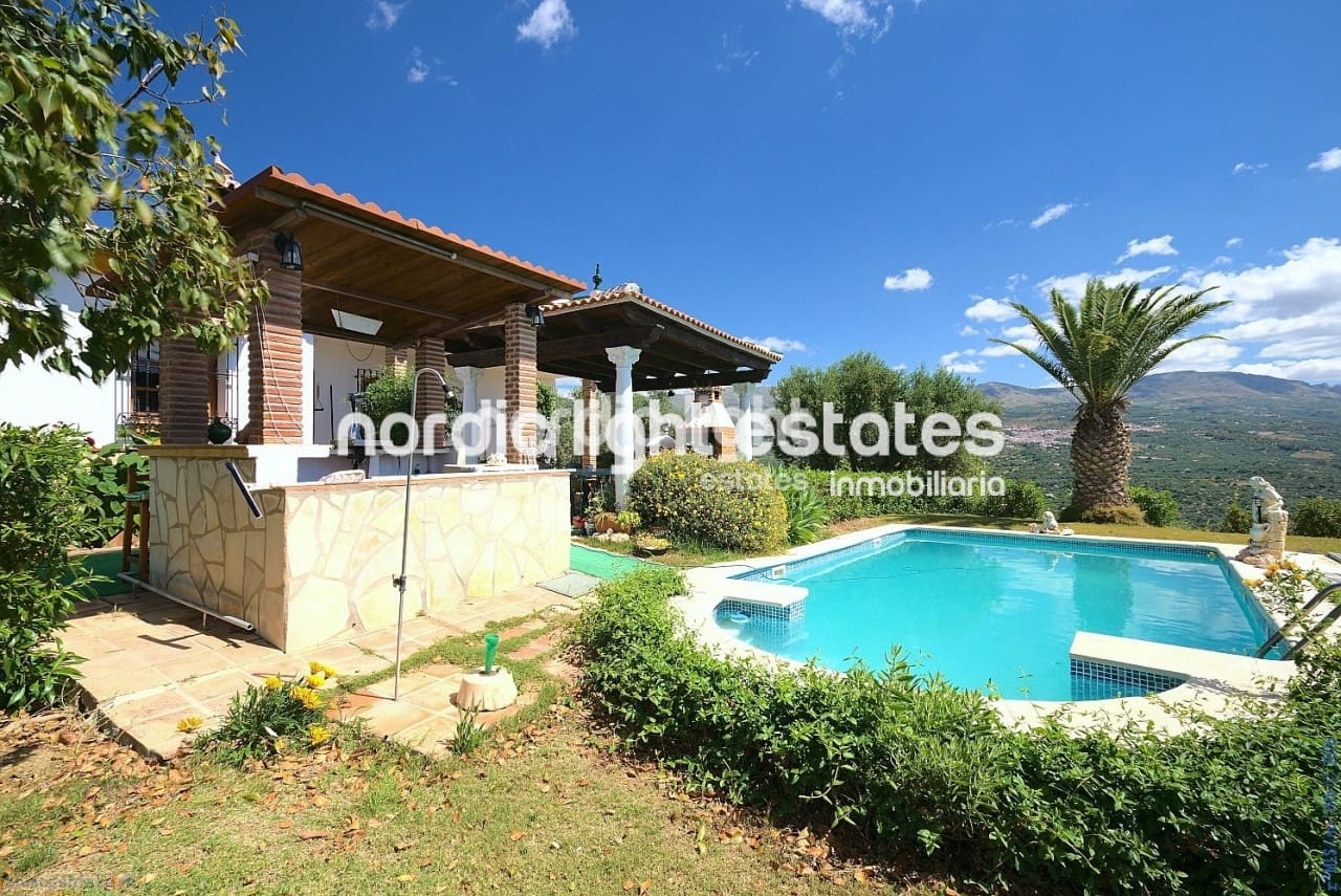 4 bedroom Finca/Country House for sale in Periana with pool garage - € 595,000 (Ref: 9733658)
