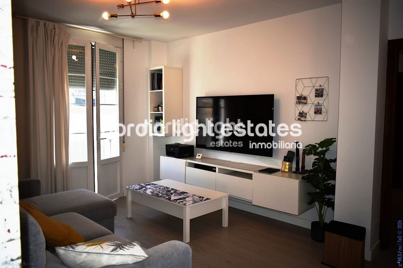 4 sypialnia Dom blizniak na sprzedaż w Velez-Malaga z basenem garażem - 1 200 000 € (Ref: 9736023)