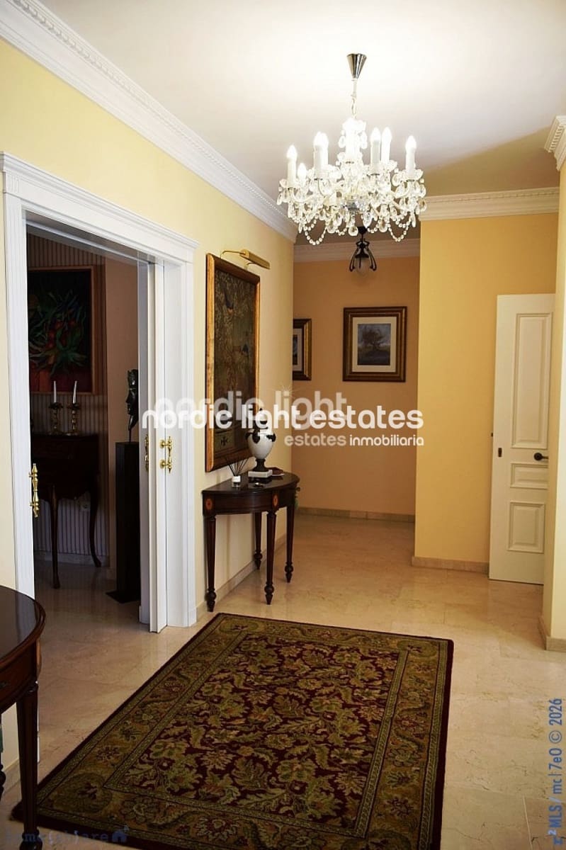 4 sypialnia Dom blizniak na sprzedaż w Velez-Malaga z basenem garażem - 1 200 000 € (Ref: 9736023)