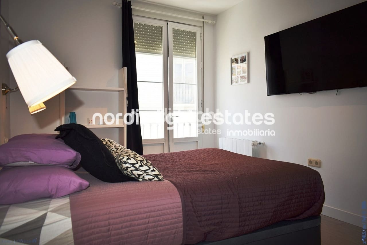 4 sypialnia Dom blizniak na sprzedaż w Velez-Malaga z basenem garażem - 1 200 000 € (Ref: 9736023)