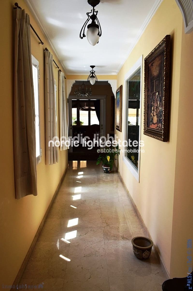 4 sypialnia Dom blizniak na sprzedaż w Velez-Malaga z basenem garażem - 1 200 000 € (Ref: 9736023)