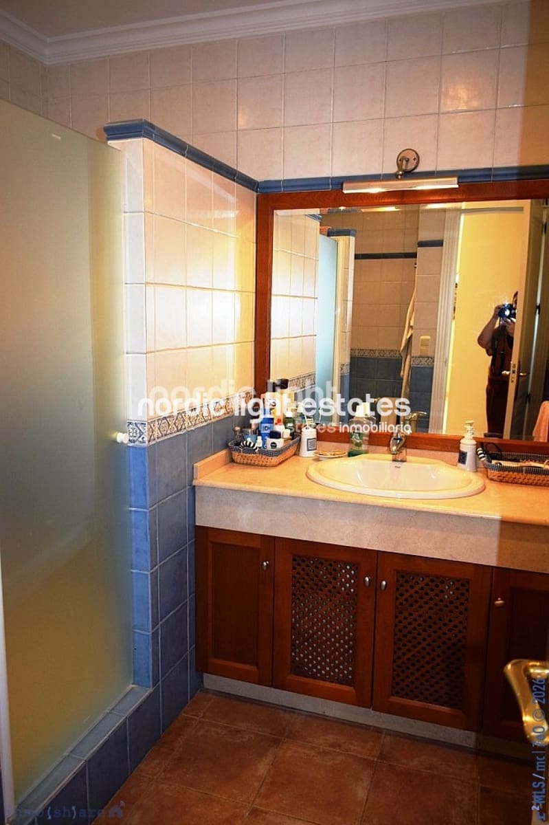 4 sypialnia Dom blizniak na sprzedaż w Velez-Malaga z basenem garażem - 1 200 000 € (Ref: 9736023)