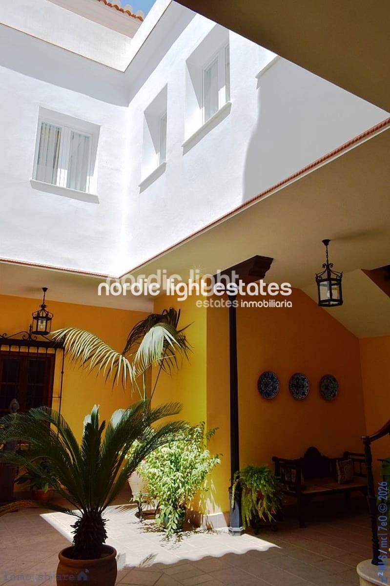 4 sypialnia Dom blizniak na sprzedaż w Velez-Malaga z basenem garażem - 1 200 000 € (Ref: 9736023)