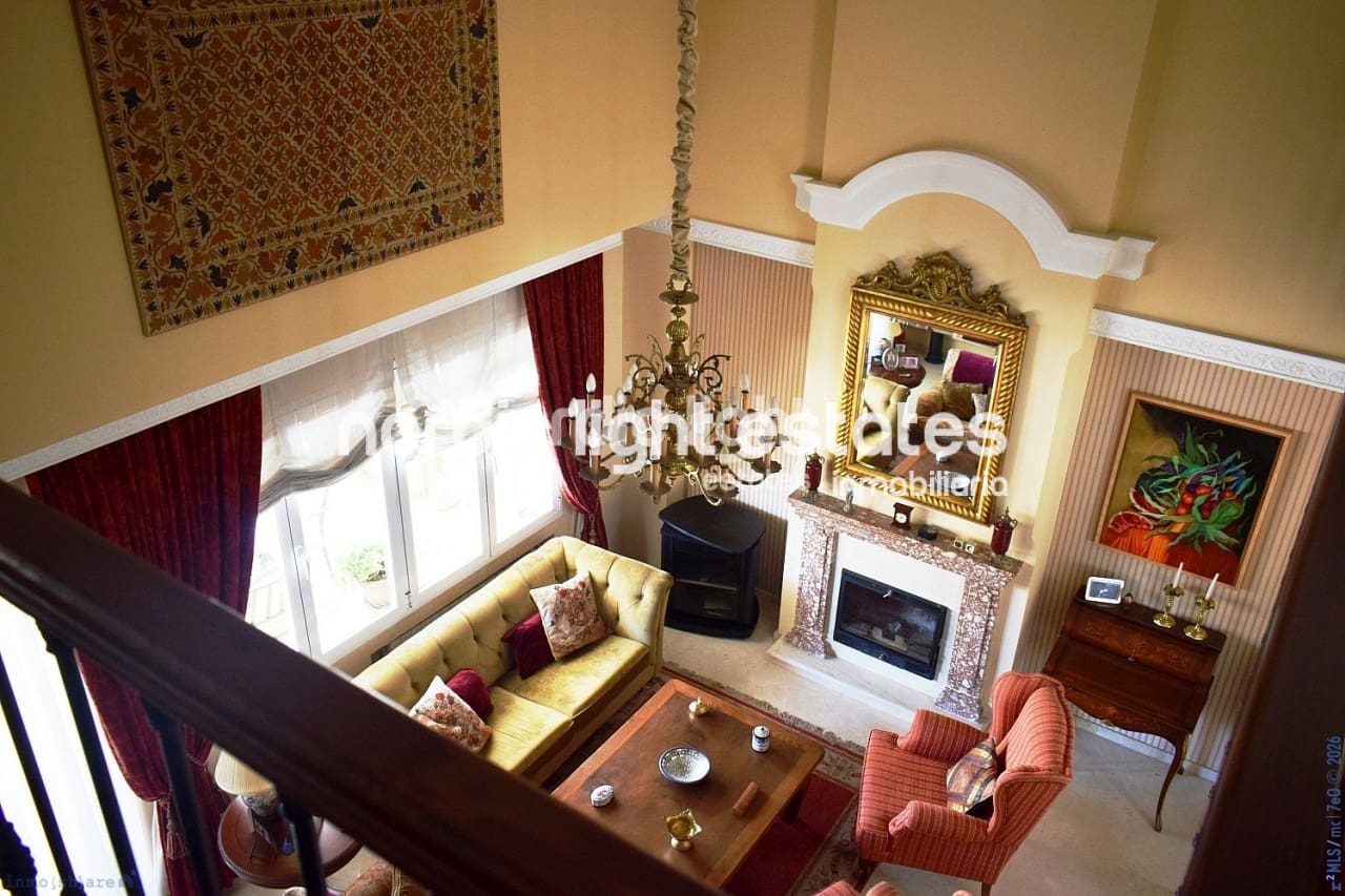 4 sypialnia Dom blizniak na sprzedaż w Velez-Malaga z basenem garażem - 1 200 000 € (Ref: 9736023)